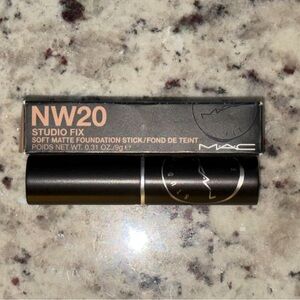 MAC Studio Fix Soft Matte Foundation Stick in the shade NW20